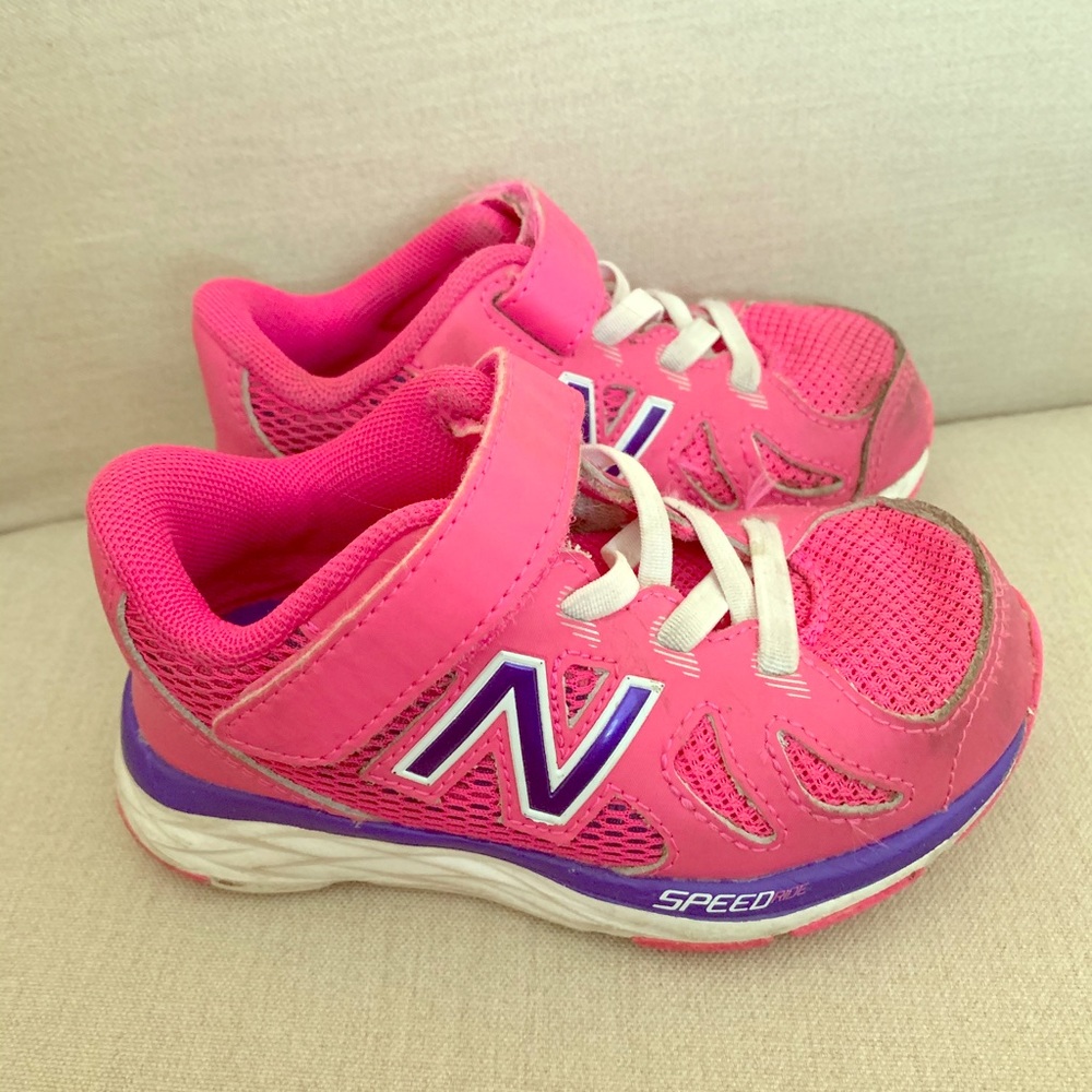 New Balance Toddler Girls 7 sneakers